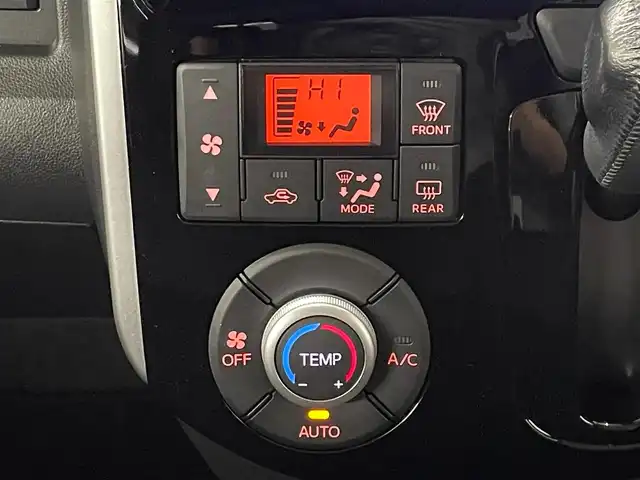 ダイハツ タント カスタム RS SA 長崎県 2014(平26)年 3.2万km ブラックマイカメタリック 純正8インチナビ　（NSZN‐W64DB）/・フルセグTV　CD/DVD/SD/Bluetooth/スマートアシスト/・衝突軽減ブレーキ/・踏み間違い防止装置/バックカメラ/両側パワースライドドア/LEDヘッドライト/フォグランプ/プッシュスタート/スマートキー/アイドリングストップ/横滑り防止装置/ステアリングスイッチ/ETC/後席サンシェード/社外13インチAW/純正フロアマット