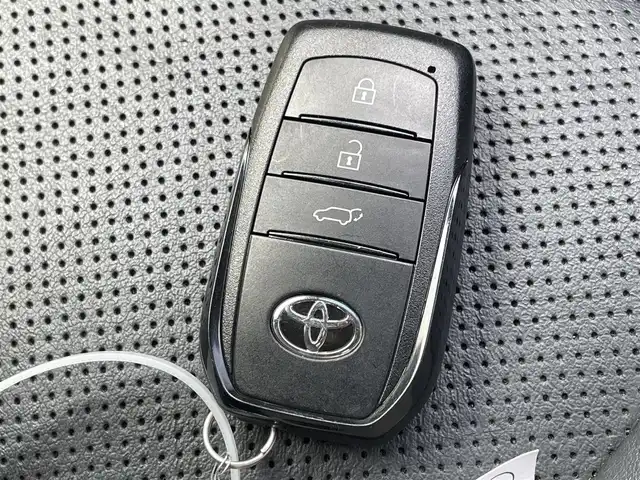 トヨタ ハリアー Z レザーパッケージ 佐賀県 2020(令2)年 5.8万km ホワイトパールクリスタルシャイン 黒革シート/JBL12.3インチメモリーナビゲーション/・フルセグTV/AM/FM/USB/Bluetooth/・JBLプレミアムサウンド/バック/サイドカメラ/前後ドライブレコーダー/ビルトインETC2.0/ハンズフリーパワーリアゲ―ト/ヘッドアップディスプレイ/デジタルインナーミラー/電子パーキングブレーキ/AUTO HOLD機能/DN席パワーシート(D席メモリー機能付)/DN席シートヒーター/シートベンチレーション/ISOFIX対応/革巻きステアリング/ステアリングヒーター/ステアリングリモコン/純正19インチアルミホイール/純正LEDヘッドライト/オートマチックハイビーム/純正LEDフォグランプ/純正フロアマット/新車保証書/トヨタセーフティセンス/・レーダークルーズコントロール/・レーンディパーチャーアラート/・プリクラッシュセーフティ/・ブラインドスポットモニター/・クリアランスソナー/・リヤクロストラフィックアラート/・ロードサインアシスト