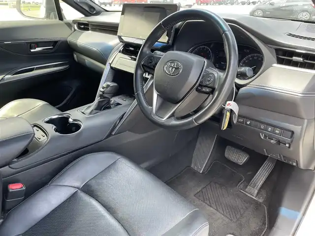 トヨタ ハリアー Z レザーパッケージ 佐賀県 2020(令2)年 5.8万km ホワイトパールクリスタルシャイン 黒革シート/JBL12.3インチメモリーナビゲーション/・フルセグTV/AM/FM/USB/Bluetooth/・JBLプレミアムサウンド/バック/サイドカメラ/前後ドライブレコーダー/ビルトインETC2.0/ハンズフリーパワーリアゲ―ト/ヘッドアップディスプレイ/デジタルインナーミラー/電子パーキングブレーキ/AUTO HOLD機能/DN席パワーシート(D席メモリー機能付)/DN席シートヒーター/シートベンチレーション/ISOFIX対応/革巻きステアリング/ステアリングヒーター/ステアリングリモコン/純正19インチアルミホイール/純正LEDヘッドライト/オートマチックハイビーム/純正LEDフォグランプ/純正フロアマット/新車保証書/トヨタセーフティセンス/・レーダークルーズコントロール/・レーンディパーチャーアラート/・プリクラッシュセーフティ/・ブラインドスポットモニター/・クリアランスソナー/・リヤクロストラフィックアラート/・ロードサインアシスト