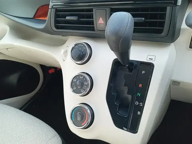 トヨタ シエンタ X 福井県 2017(平29)年 1.5万km ブラックマイカ ディーラーオプションナビ（NSCD-W66）/・（ワンセグTV/CD）/両側スライド（左側パワースライド）ドア/前席シートヒーター/横滑り防止装置/ETC/ライトレベライザー/アイドリングストップ/サイド・カーテンエアバッグ/純正フロアマット/リモコンキー