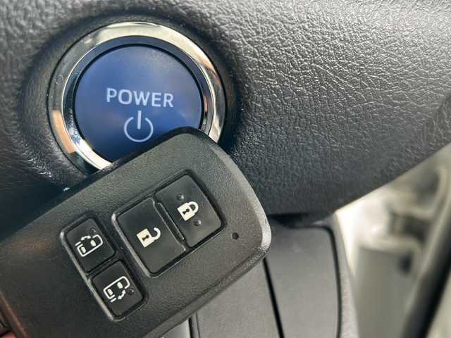 トヨタ シエンタ ハイブリッド G クエロ 愛知県 2018(平30)年 7.8万km ホワイトパールクリスタルシャイン ワンオーナー/禁煙車/ECLIPSE製ナビ/フルセグTV・BT・CD・DVD・SD・USB・AUX・AM・FM/バックカメラ/両側パワースライドドア/プリクラッシュセーフティー/レーンディパーチャーアラート/車両接近通報装置/先行車発進お知らせ機能/ナビ連動型前後ドライブレコーダー/ステアリングスイッチ/オートライト/オートハイビーム/LEDヘッドライト/フォグランプ/ETC/革巻きステアリング/純正フロアマット/スマートキー/プッシュスタート/保証書/取扱説明書/スペアスマートキー/ディーラー整備記録簿（R1~R7）