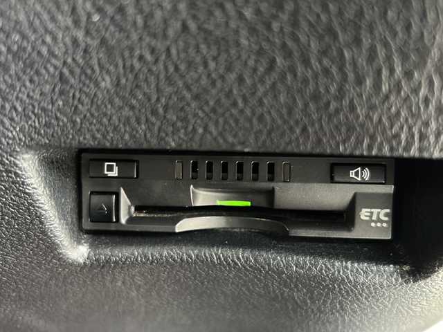 トヨタ シエンタ ハイブリッド G クエロ 愛知県 2018(平30)年 7.8万km ホワイトパールクリスタルシャイン ワンオーナー/禁煙車/ECLIPSE製ナビ/フルセグTV・BT・CD・DVD・SD・USB・AUX・AM・FM/バックカメラ/両側パワースライドドア/プリクラッシュセーフティー/レーンディパーチャーアラート/車両接近通報装置/先行車発進お知らせ機能/ナビ連動型前後ドライブレコーダー/ステアリングスイッチ/オートライト/オートハイビーム/LEDヘッドライト/フォグランプ/ETC/革巻きステアリング/純正フロアマット/スマートキー/プッシュスタート/保証書/取扱説明書/スペアスマートキー/ディーラー整備記録簿（R1~R7）