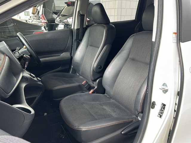 トヨタ シエンタ ハイブリッド G クエロ 愛知県 2018(平30)年 7.8万km ホワイトパールクリスタルシャイン ワンオーナー/禁煙車/ECLIPSE製ナビ/フルセグTV・BT・CD・DVD・SD・USB・AUX・AM・FM/バックカメラ/両側パワースライドドア/プリクラッシュセーフティー/レーンディパーチャーアラート/車両接近通報装置/先行車発進お知らせ機能/ナビ連動型前後ドライブレコーダー/ステアリングスイッチ/オートライト/オートハイビーム/LEDヘッドライト/フォグランプ/ETC/革巻きステアリング/純正フロアマット/スマートキー/プッシュスタート/保証書/取扱説明書/スペアスマートキー/ディーラー整備記録簿（R1~R7）