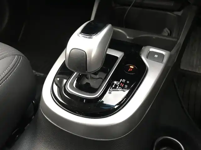 ホンダ フィット ハイブリット L ホンダセンシング 鳥取県 2018(平30)年 5.7万km プレミアムホワイトパールⅡ 純正ナビ/フルセグ/CD/DVD/BT/バックカメラ・ETC/ホンダセンシング/レーンキープアシスト/レーダークルーズコントロール/ハーフレザーシート/LEDヘットライト/フォグライト/ステアリングスイッチ/プッシュエンジンスタート/スマートキー/フロアマット/ドアバイザー