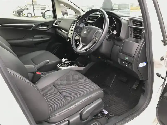 ホンダ フィット ハイブリット L ホンダセンシング 鳥取県 2018(平30)年 5.7万km プレミアムホワイトパールⅡ 純正ナビ/フルセグ/CD/DVD/BT/バックカメラ・ETC/ホンダセンシング/レーンキープアシスト/レーダークルーズコントロール/ハーフレザーシート/LEDヘットライト/フォグライト/ステアリングスイッチ/プッシュエンジンスタート/スマートキー/フロアマット/ドアバイザー