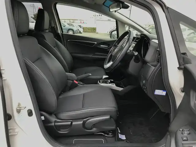 ホンダ フィット ハイブリット L ホンダセンシング 鳥取県 2018(平30)年 5.7万km プレミアムホワイトパールⅡ 純正ナビ/フルセグ/CD/DVD/BT/バックカメラ・ETC/ホンダセンシング/レーンキープアシスト/レーダークルーズコントロール/ハーフレザーシート/LEDヘットライト/フォグライト/ステアリングスイッチ/プッシュエンジンスタート/スマートキー/フロアマット/ドアバイザー