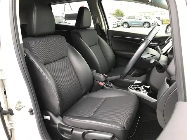 ホンダ フィット ハイブリット L ホンダセンシング 鳥取県 2018(平30)年 5.7万km プレミアムホワイトパールⅡ 純正ナビ/フルセグ/CD/DVD/BT/バックカメラ・ETC/ホンダセンシング/レーンキープアシスト/レーダークルーズコントロール/ハーフレザーシート/LEDヘットライト/フォグライト/ステアリングスイッチ/プッシュエンジンスタート/スマートキー/フロアマット/ドアバイザー