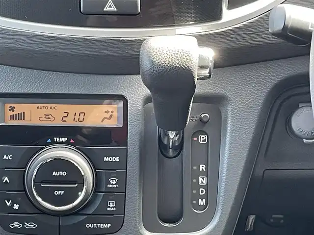 スズキ ワゴンＲ スティングレー T 埼玉県 2015(平27)年 7.7万km クリスタルホワイトP 新車時保証書/取扱説明書/純正SDナビ（CN-R302Z)/　（フルセグTV/BT/CD・DVD/SD/USB/ラジオ)/プッシュスタート/オートライト/HIDヘッドライト/LEDデイライト/ステアリングスイッチ/パドルシフト/クルーズコントロール/アイドリングストップ/スタビリティコントロール（横滑り防止機能）/レーダーブレーキサポート/社外前後ドライブレコーダー/運転席シートヒーター/ETC/社外フロアマット/純正ドアバイザー/タイヤサイズ　　165/55/R15