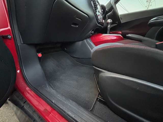 日産 ジューク 15RX アーバンセレクション 宮城県 2013(平25)年 4.3万km パッションレッド 登録時走行距離42485km/純正ナビ/DVD・CD・USB・iPod・VTR・Bluetooth・TV・AM・FM/プッシュスタート/スマートキー/AC/スペアキー有/バックカメラ/フルフラットシート/純正フロアマット/ABS/横滑り防止装置/盗難防止装置/オートライト/フォグランプ/電動格納ミラー