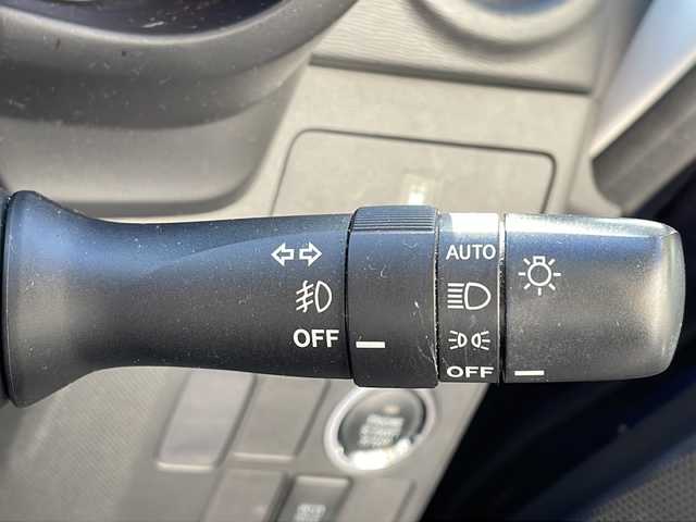 ダイハツ ムーヴ カスタム X 滋賀県 2013(平25)年 7.6万km アーバンナイトブルークリスタルメタリック ワンオーナー/純正メモリナビ/バックカメラ/ウィンカーミラー/プッシュスタート/ETC/AM/FM/CD/DVD/Bluetooth/スペアキー（板キー）/純正アルミ付きサマータイヤ4本/アイドリングストップ/オートライト