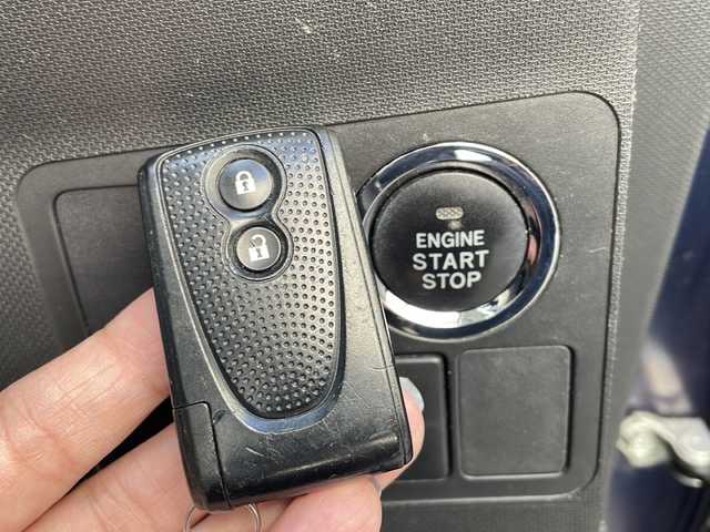 ダイハツ ムーヴ カスタム X 滋賀県 2013(平25)年 7.6万km アーバンナイトブルークリスタルメタリック ワンオーナー/純正メモリナビ/バックカメラ/ウィンカーミラー/プッシュスタート/ETC/AM/FM/CD/DVD/Bluetooth/スペアキー（板キー）/純正アルミ付きサマータイヤ4本/アイドリングストップ/オートライト