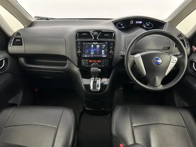 日産 セレナ HWS S HV Vセレ +SeftyⅡ 福岡県 2016(平28)年 5.7万km ブリリアントホワイトパール 純正ナビ（ＢＴ，フルセグＴＶ）　/全方位カメラ　/ＥＴＣ　/前方ドライブレコーダー　/クルーズコントロール　/コーナーセンサー　/エマージェンシーブレーキ　/レーンキープ　/両側電動スライドドア　/Ｗエアコン　/ＬＥＤ