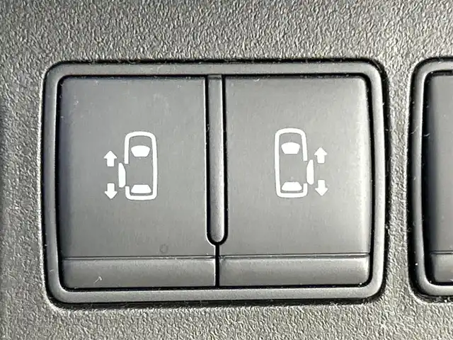 日産 セレナ HWS S HV Vセレ +SeftyⅡ 福岡県 2016(平28)年 5.7万km ブリリアントホワイトパール 純正ナビ（ＢＴ，フルセグＴＶ）　/全方位カメラ　/ＥＴＣ　/前方ドライブレコーダー　/クルーズコントロール　/コーナーセンサー　/エマージェンシーブレーキ　/レーンキープ　/両側電動スライドドア　/Ｗエアコン　/ＬＥＤ