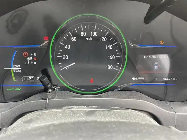 ホンダ ヴェゼル ハイブリッド Z 滋賀県 2015(平27)年 6.5万km ホワイトオーキッドパール 禁煙車/純正8型ナビ/（CD/DVD/フルセグTV/BT/HDMI/USB/FM/AM）/ホンダセンシング/・衝突軽減ブレーキ（CMBS）/・アダプティブクルーズコントロール（ACC）/・レーンキープアシスト（LKAS）/・車線逸脱警報（LDW）/・路外逸脱抑制機能（RDM）/・先行車発進お知らせ/・標識認識機能/・オートハイビーム/・パーキングセンサー（前後）/バックカメラ/クルーズコントロール/ETC/ハーフレザーシート/前席シートヒーター/電動パーキングブレーキ/オートブレーキホールド/プッシュスタート/スマートキー/純正フロアマット/純正17インチAW