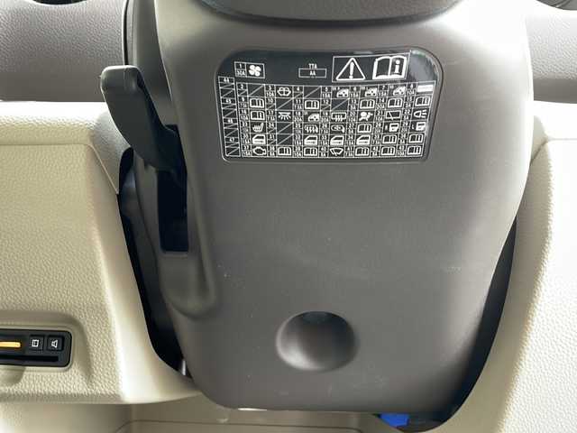 ホンダ Ｎ ＢＯＸ G EX ホンダセンシング 道東・釧路十勝 2018(平30)年 7.7万km ブリティッシュグリーンP 純正ナビ　VXM-184VFi/・フルセグテレビ、DVD、CD、IPOD、USB、BT、ラジオ/ビルトインＥＴＣ/両側パワースライドドア/電動格納ミラー/横滑り防止装置/衝突軽減装置/車線逸脱警報装置/純正フロアマット/ステアリングスイッチ/シートヒーター/社外AW組冬タイヤ積載