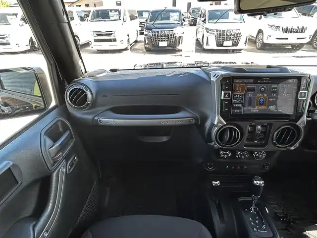 クライスラー・ジープ ジープ ラングラー アンリミテッド スポーツ 富山県 2017(平29)年 4.8万km 黒 ４WD/ワンオーナー/アルパイン9型ナビ/Bluetooth/フルセグTV/クルーズコントロール（追従なし）/ETC/ドライブレコーダー（前・後）/横滑り防止機能/ダウンヒルアシストコントロール/革巻きステアリング/純正パーツ積込み（Fバンパー/サイドステップ/Rバンパー）/ヘッドライトレベライザー/リモコンキー/純正AW/R6年記録簿