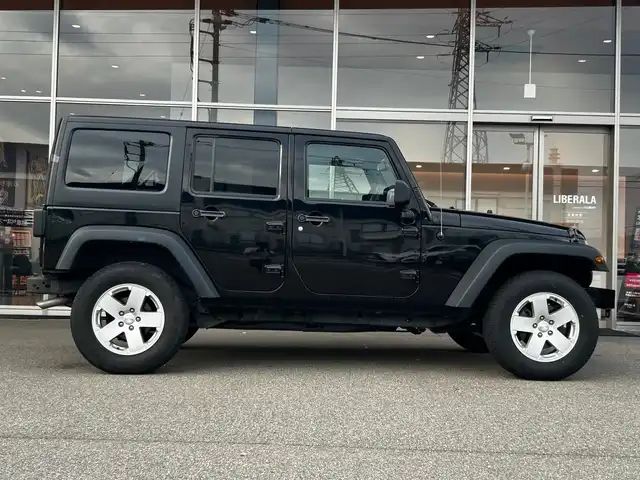 クライスラー・ジープ ジープ ラングラー アンリミテッド スポーツ 富山県 2017(平29)年 4.8万km 黒 ４WD/ワンオーナー/アルパイン9型ナビ/Bluetooth接続/AM/FMラジオ/フルセグTV/クルーズコントロール（追従なし）/ETC/前後ドラレコ/横滑り防止機能/ダウンヒルアシストコントロール/革巻きステアリング/純正パーツ積込み（Fバンパー/サイドステップ/Rバンパー）/ヘッドライトレベライザー/リモコンキー/純正AW/R6年記録簿