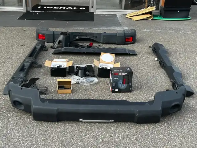 クライスラー・ジープ ジープ ラングラー アンリミテッド スポーツ 富山県 2017(平29)年 4.8万km 黒 ４WD/ワンオーナー/アルパイン9型ナビ/Bluetooth接続/AM/FMラジオ/フルセグTV/クルーズコントロール（追従なし）/ETC/前後ドラレコ/横滑り防止機能/ダウンヒルアシストコントロール/革巻きステアリング/純正パーツ積込み（Fバンパー/サイドステップ/Rバンパー）/ヘッドライトレベライザー/リモコンキー/純正AW/R6年記録簿