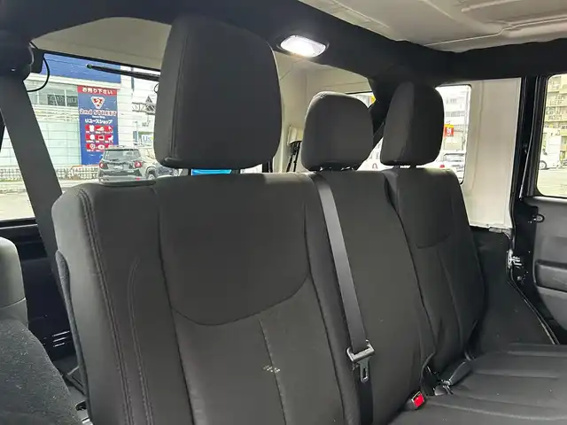 クライスラー・ジープ ジープ ラングラー アンリミテッド スポーツ 富山県 2017(平29)年 4.8万km 黒 ４WD/ワンオーナー/アルパイン9型ナビ/Bluetooth接続/AM/FMラジオ/フルセグTV/クルーズコントロール（追従なし）/ETC/前後ドラレコ/横滑り防止機能/ダウンヒルアシストコントロール/革巻きステアリング/純正パーツ積込み（Fバンパー/サイドステップ/Rバンパー）/ヘッドライトレベライザー/リモコンキー/純正AW/R6年記録簿