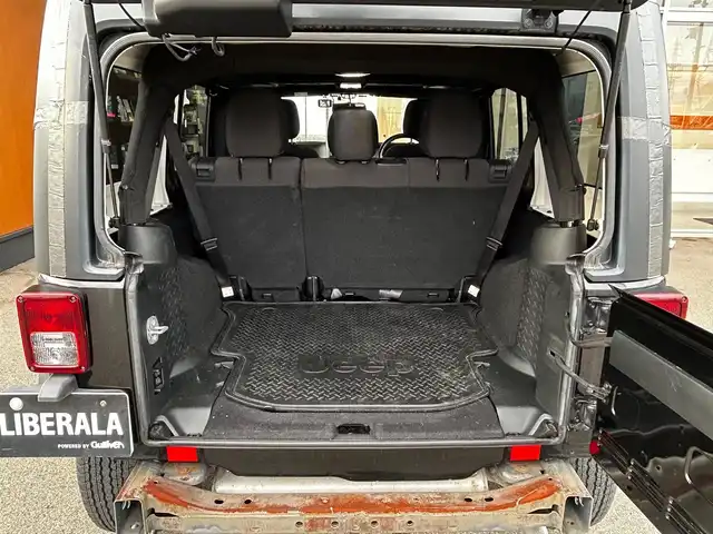 クライスラー・ジープ ジープ ラングラー アンリミテッド スポーツ 富山県 2017(平29)年 4.8万km 黒 ４WD/ワンオーナー/アルパイン9型ナビ/Bluetooth接続/AM/FMラジオ/フルセグTV/クルーズコントロール（追従なし）/ETC/前後ドラレコ/横滑り防止機能/ダウンヒルアシストコントロール/革巻きステアリング/純正パーツ積込み（Fバンパー/サイドステップ/Rバンパー）/ヘッドライトレベライザー/リモコンキー/純正AW/R6年記録簿