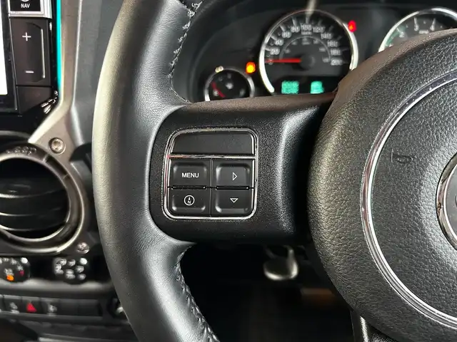 クライスラー・ジープ ジープ ラングラー アンリミテッド スポーツ 富山県 2017(平29)年 4.8万km 黒 ４WD/ワンオーナー/アルパイン9型ナビ/Bluetooth接続/AM/FMラジオ/フルセグTV/クルーズコントロール（追従なし）/ETC/前後ドラレコ/横滑り防止機能/ダウンヒルアシストコントロール/革巻きステアリング/純正パーツ積込み（Fバンパー/サイドステップ/Rバンパー）/ヘッドライトレベライザー/リモコンキー/純正AW/R6年記録簿