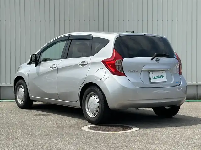 日産 ノート X 富山県 2012(平24)年 5万km ブリリアントシルバー カーステレオ/CD再生/ミュージックプレイヤー接続　AUX/アイドリングストップ/ハロゲンライト/エンジンスタートボタン/フロアマット純正/AC/エアバックダブル/スマートキー/取扱説明書/保証書/記録簿