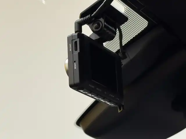 レクサス ＵＸ 250h Fスポーツ 群馬県 2020(令2)年 5.8万km マーキュリーグレーマイカ 安全装備/・衝突軽減ブレーキ/・クルーズコントロール/・クリアランスソナー/・パノラミックビューモニター/・レーンキープアシスト/・ブラインドスポット/・オートライト/・オートハイビーム/・SOSコール/・横滑り防止/メーカー純正ナビ/・AM/FM/AUX/・Bluetooth/・CD/DVD/SD/サンルーフ/パドルシフト/パワーバックドア/オートホールド/電子パーキング/シートメモリー/前席パワーシート/前席シートヒーター/ハンドルヒーター/ヒーターミラー/前後ドライブレコーダー/LEDフォグランプ/LEDヘッドライト/プッシュスタート/スマートキー