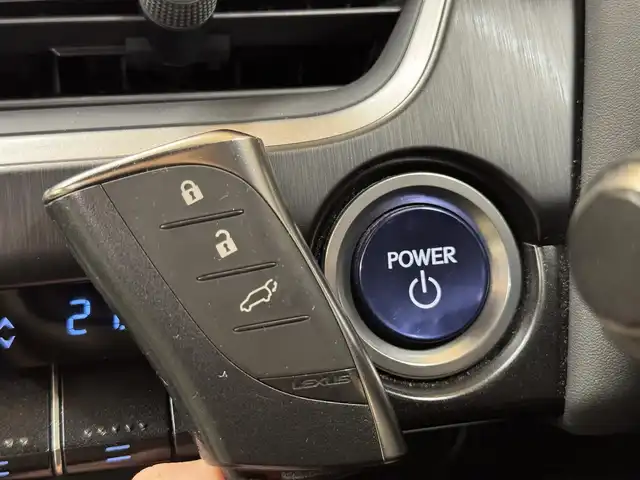 レクサス ＵＸ 250h Fスポーツ 群馬県 2020(令2)年 5.8万km マーキュリーグレーマイカ 安全装備/・衝突軽減ブレーキ/・クルーズコントロール/・クリアランスソナー/・パノラミックビューモニター/・レーンキープアシスト/・ブラインドスポット/・オートライト/・オートハイビーム/・SOSコール/・横滑り防止/メーカー純正ナビ/・AM/FM/AUX/・Bluetooth/・CD/DVD/SD/サンルーフ/パドルシフト/パワーバックドア/オートホールド/電子パーキング/シートメモリー/前席パワーシート/前席シートヒーター/ハンドルヒーター/ヒーターミラー/前後ドライブレコーダー/LEDフォグランプ/LEDヘッドライト/プッシュスタート/スマートキー