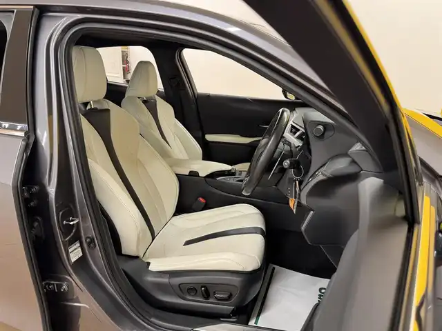 レクサス ＵＸ 250h Fスポーツ 群馬県 2020(令2)年 5.8万km マーキュリーグレーマイカ 安全装備/・衝突軽減ブレーキ/・クルーズコントロール/・クリアランスソナー/・パノラミックビューモニター/・レーンキープアシスト/・ブラインドスポット/・オートライト/・オートハイビーム/・SOSコール/・横滑り防止/メーカー純正ナビ/・AM/FM/AUX/・Bluetooth/・CD/DVD/SD/サンルーフ/パドルシフト/パワーバックドア/オートホールド/電子パーキング/シートメモリー/前席パワーシート/前席シートヒーター/ハンドルヒーター/ヒーターミラー/前後ドライブレコーダー/LEDフォグランプ/LEDヘッドライト/プッシュスタート/スマートキー