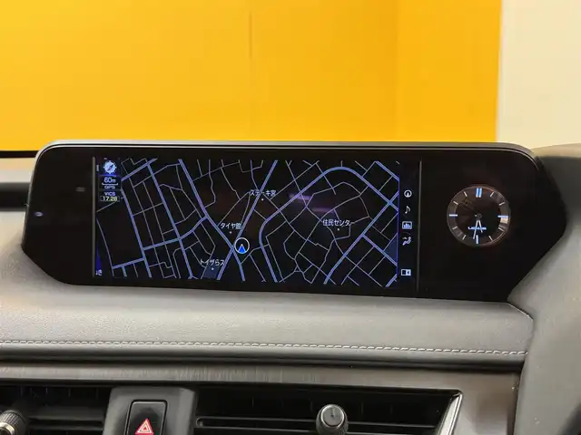 レクサス ＵＸ 250h Fスポーツ 群馬県 2020(令2)年 5.8万km マーキュリーグレーマイカ 安全装備/・衝突軽減ブレーキ/・クルーズコントロール/・クリアランスソナー/・パノラミックビューモニター/・レーンキープアシスト/・ブラインドスポット/・オートライト/・オートハイビーム/・SOSコール/・横滑り防止/メーカー純正ナビ/・AM/FM/AUX/・Bluetooth/・CD/DVD/SD/サンルーフ/パドルシフト/パワーバックドア/オートホールド/電子パーキング/シートメモリー/前席パワーシート/前席シートヒーター/ハンドルヒーター/ヒーターミラー/前後ドライブレコーダー/LEDフォグランプ/LEDヘッドライト/プッシュスタート/スマートキー