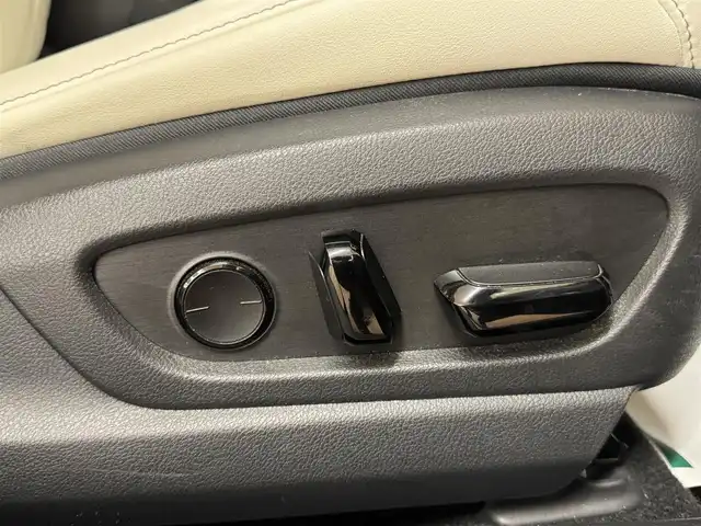 レクサス ＵＸ 250h Fスポーツ 群馬県 2020(令2)年 5.8万km マーキュリーグレーマイカ 安全装備/・衝突軽減ブレーキ/・クルーズコントロール/・クリアランスソナー/・パノラミックビューモニター/・レーンキープアシスト/・ブラインドスポット/・オートライト/・オートハイビーム/・SOSコール/・横滑り防止/メーカー純正ナビ/・AM/FM/AUX/・Bluetooth/・CD/DVD/SD/サンルーフ/パドルシフト/パワーバックドア/オートホールド/電子パーキング/シートメモリー/前席パワーシート/前席シートヒーター/ハンドルヒーター/ヒーターミラー/前後ドライブレコーダー/LEDフォグランプ/LEDヘッドライト/プッシュスタート/スマートキー