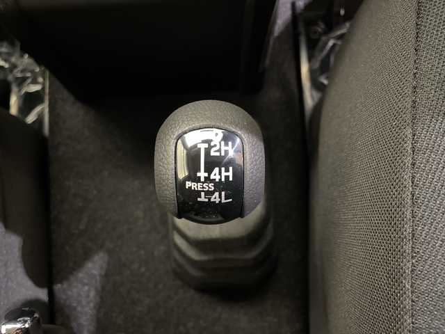 スズキ ジムニー ノマド FC 愛媛県 2025(令7)年 0.1千km アークティックホワイトパール 登録済未使用車／アダプティブクルーズコントロール／ステアリングスイッチ／ダウンヒルアシストコントロール／ＬＥＤヘッドライト／オートライト／オートマチックハイビーム／純正15インチアルミホイール