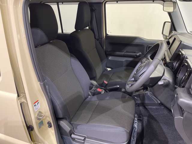 スズキ ジムニー ノマド FC 愛媛県 2025(令7)年 0.1千km アークティックホワイトパール 登録済未使用車／アダプティブクルーズコントロール／ステアリングスイッチ／ダウンヒルアシストコントロール／ＬＥＤヘッドライト／オートライト／オートマチックハイビーム／純正15インチアルミホイール