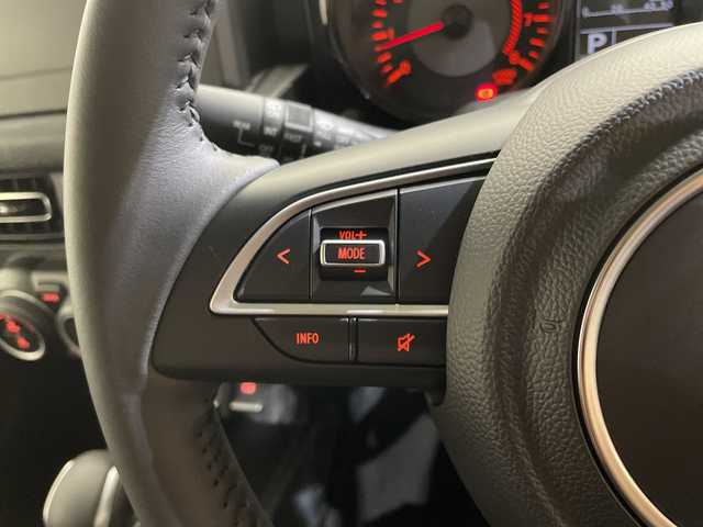 スズキ ジムニー ノマド FC 愛媛県 2025(令7)年 0.1千km アークティックホワイトパール 登録済未使用車／アダプティブクルーズコントロール／ステアリングスイッチ／ダウンヒルアシストコントロール／ＬＥＤヘッドライト／オートライト／オートマチックハイビーム／純正15インチアルミホイール