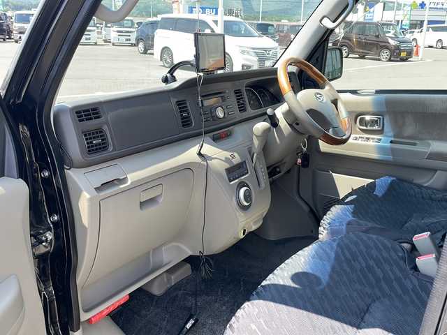 ダイハツ アトレー ワゴン カスタム ターボ RS 秋田県 2016(平28)年 4.5万km ブラックマイカメタリック ・４WD/・ポータブルナビ（SD・ワンセグ）/・ETC/・社外エンジンスターター/・ウッドコンビハンドル/・リモコンキー/・ベンチシート/・ルームミラー一体型前後ドライブレコーダー/・純正アルミホイール/・純正フロアマット/・純正布シートカバー/・社外アルミホイール付冬タイヤ積込/・LEDルームライト