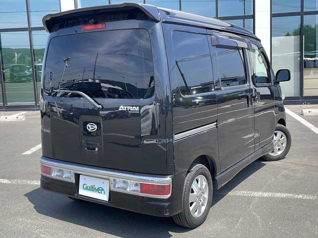 ダイハツ アトレー ワゴン カスタム ターボ RS 秋田県 2016(平28)年 4.5万km ブラックマイカメタリック ・４WD/・ポータブルナビ（SD・ワンセグ）/・ETC/・社外エンジンスターター/・ウッドコンビハンドル/・リモコンキー/・ベンチシート/・ルームミラー一体型前後ドライブレコーダー/・純正アルミホイール/・純正フロアマット/・純正布シートカバー/・社外アルミホイール付冬タイヤ積込/・LEDルームライト