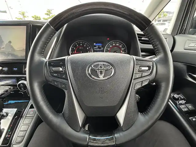 トヨタ ヴェルファイア Z Gエディション 岡山県 2018(平30)年 4.5万km ブラック 登録時走行距離44429km/ツインムーンルーフ/黒本革シート/純正12.1インチフリップダウンモニター/純正10インチナビ/フルセグTV(AM/FM/CD/DVD/Bluetooth)/バックカメラ/両側パワースライドドア/ビルトインETC/D/N席シートヒーター/D/N席ベンチレーション/ステアリングヒーター/トヨタセーフティセンス/・プリクラッシュセーフティ/・レーダークルーズコントロール/・オートマチックハイビーム/・レーンディパーチャーアラート/オートブレーキホールド/オットマン/18インチ純正AW/純正フロアマット
