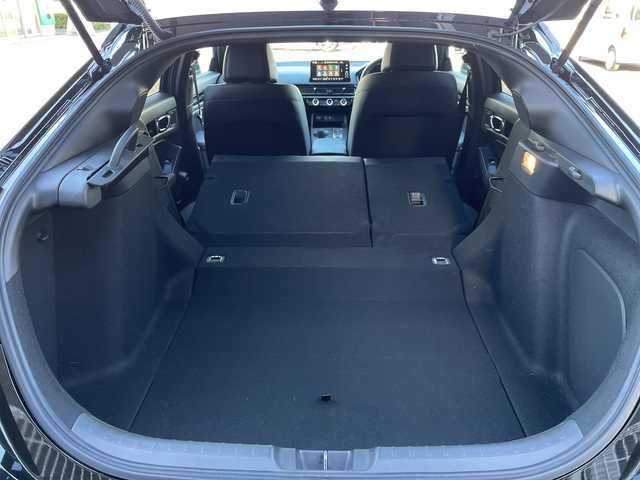 ホンダ シビック e:HEV 愛知県 2023(令5)年 3.6万km クリスタルブラックパール /禁煙車//ワンオーナー//純正ナビ//フルセグTV//AM・FM・Bluetooth//AppleCarPlay・AndroidAuto//BOSEプレミアムサウンド//ドライブレコーダー//バックカメラ//ETC//WI-FI接続//プッシュスタート//クルーズコントロール//パドルシフト//ワイヤレス充電//シートヒーター//ISOFIX//オートマチックブレーキ//コーナーセンサー//純正マット//純正リアスポイラー//盗難防止システム//横滑り防止システム//車線維持支援システム//本革巻きステア//保証書//取扱説明書//スペアキー