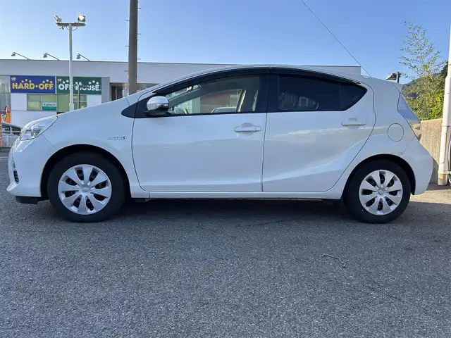 トヨタ アクア S 長崎県 2014(平26)年 16.5万km ライムホワイトパールクリスタルシャイン 純正ナビ/フルセグＴＶ/ＤＶＤ再生/ＥＴＣ/Bluetooth/バックカメラ/ステアリングスイッチ/電格ミラー/スマートキー/プッシュスタート/AAC