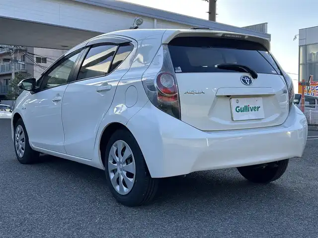 トヨタ アクア S 長崎県 2014(平26)年 16.5万km ライムホワイトパールクリスタルシャイン 純正ナビ/フルセグＴＶ/ＤＶＤ再生/ＥＴＣ/Bluetooth/バックカメラ/ステアリングスイッチ/電格ミラー/スマートキー/プッシュスタート/AAC
