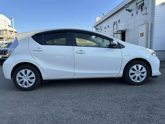 トヨタ アクア S 長崎県 2014(平26)年 16.5万km ライムホワイトパールクリスタルシャイン 純正ナビ/フルセグＴＶ/ＤＶＤ再生/ＥＴＣ/Bluetooth/バックカメラ/ステアリングスイッチ/電格ミラー/スマートキー/プッシュスタート/AAC