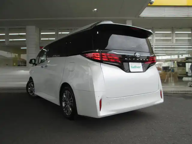 トヨタ アルファード Z 千葉県 2024(令6)年 1.1万km プラチナホワイトパールマイカ ワンオーナー/純正14インチディスプレイオーディオ/　【ナビ/フルセグ/BT】/パノラミックビューモニター/純正13.2型フリップダウンモニター/左右独立ムーンルーフ/デジタルインナーミラー/スペアタイヤ/LEDヘッドライト&LEDフォグ/純正18インチアルミホイール/黒レザーシート/パワーシート&シートヒーター＆エアーシート/　（前席＆セカンドシート）/置くだけ充電＆ビルトインETC2.0/前後ドライブレコーダー/新車整備手帳/取扱説明書/スペアキー