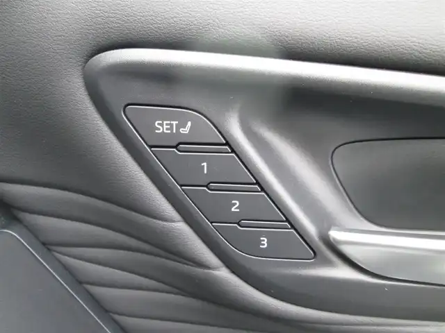 トヨタ アルファード Z 千葉県 2024(令6)年 1.1万km プラチナホワイトパールマイカ ワンオーナー/純正14インチディスプレイオーディオ/　【ナビ/フルセグ/BT】/パノラミックビューモニター/純正13.2型フリップダウンモニター/左右独立ムーンルーフ/デジタルインナーミラー/スペアタイヤ/LEDヘッドライト&LEDフォグ/純正18インチアルミホイール/黒レザーシート/パワーシート&シートヒーター＆エアーシート/　（前席＆セカンドシート）/置くだけ充電＆ビルトインETC2.0/前後ドライブレコーダー/新車整備手帳/取扱説明書/スペアキー