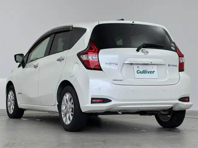 日産 ノート e－パワー メダリスト 愛知県 2017(平29)年 5.2万km ブリリアントホワイトパール 純正ナビ　/（フルセグ／ＢＴ／ＣＤ／ＤＶＤ）　/全方位モニター　/衝突軽減システム　/コーナーセンサー　/レーンキープアシスト　/ハーフレザーシート　/デジタルインナーミラー　/オートライト　/電動格納ミラー　/ドライブレコーダー　/ETC　/純正AW