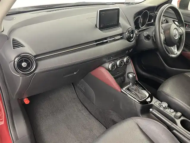 マツダ ＣＸ－３ XD ツーリング Lパッケージ 秋田県 2016(平28)年 12.4万km ソウルレッドプレミアムメタリック 4WD/i-ACTIVSENSE/・スマートシティブレーキサポート/・レーダークルーズコントロール/・誤発進抑制機能/・オートハイビーム/・車線逸脱警報/・ブラインドスポットモニター/純正ナビ/・型番:なし/・AM/FM/CD/DVD/BT/USB/AUX/フルセグTV/・バックカメラ/・前方ドライブレコーダー/・ETC/プッシュスタート/・スマートキー/・スペアキー/革巻きステアリング/・ステアリングスイッチ/・チルト式ステアリング/・パドルシフト/アイドリングストップ/LEDヘッドライト/・オートライト/・フォグランプ/レザーシート/・シートヒーター/ドアバイザー