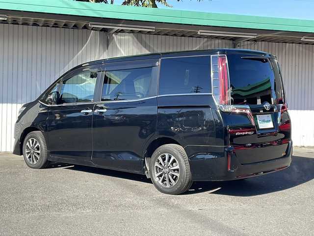 トヨタ エスクァイア Gi 長野県 2018(平30)年 4.6万km ブラック ブラックレザーシート/トヨタセーフティセンス/純正メモリナビ TV/両側パワースライドドア/純正１５インチアルミ/ドライブレコーダー/シートヒーター /純正LEDヘッドライト/クルーズコントロール/レーンキープアシスト/スマートキー