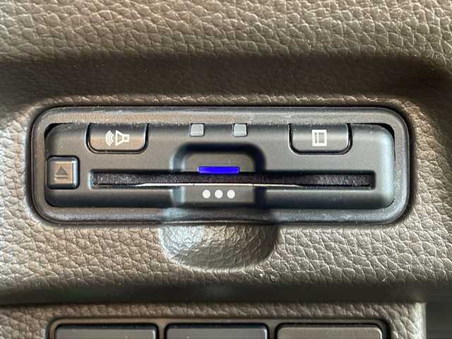 ホンダ Ｎ ＢＯＸ L 山口県 2022(令4)年 1.7万km プレミアムアイボリーパールⅡ 純正SDナビ　【VXM-225Ci】/・Bluetooth接続/・DVD再生機能有/バックカメラ/ドライブレコーダー/ビルトインETC/ホンダセンシング/・衝突軽減ブレーキ/・誤発進抑制機能/・後方誤発進抑制機能/・歩行者事故低減ステアリング/・アダプティブクルーズコントロール/・車線維持支援システム/・路外逸脱抑制機能/・先行車発進お知らせ機能/・標識認識機能/・ソナーセンサー/USB入力端子/シートヒーター/チップアップシート/スマートキー/プッシュスタート/スペアキー1本/両側パワースライドドア/ドアバイザー/ウィンカーミラー/取扱説明書