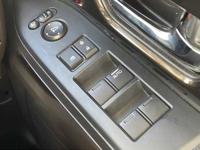 ホンダ Ｎ ＢＯＸ L 山口県 2022(令4)年 1.7万km プレミアムアイボリーパールⅡ 純正SDナビ　【VXM-225Ci】/・Bluetooth接続/・DVD再生機能有/バックカメラ/ドライブレコーダー/ビルトインETC/ホンダセンシング/・衝突軽減ブレーキ/・誤発進抑制機能/・後方誤発進抑制機能/・歩行者事故低減ステアリング/・アダプティブクルーズコントロール/・車線維持支援システム/・路外逸脱抑制機能/・先行車発進お知らせ機能/・標識認識機能/・ソナーセンサー/USB入力端子/シートヒーター/チップアップシート/スマートキー/プッシュスタート/スペアキー1本/両側パワースライドドア/ドアバイザー/ウィンカーミラー/取扱説明書