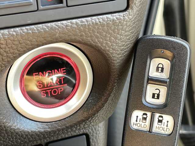 ホンダ Ｎ ＢＯＸ L 山口県 2022(令4)年 1.7万km プレミアムアイボリーパールⅡ 純正SDナビ　【VXM-225Ci】/・Bluetooth接続/・DVD再生機能有/バックカメラ/ドライブレコーダー/ビルトインETC/ホンダセンシング/・衝突軽減ブレーキ/・誤発進抑制機能/・後方誤発進抑制機能/・歩行者事故低減ステアリング/・アダプティブクルーズコントロール/・車線維持支援システム/・路外逸脱抑制機能/・先行車発進お知らせ機能/・標識認識機能/・ソナーセンサー/USB入力端子/シートヒーター/チップアップシート/スマートキー/プッシュスタート/スペアキー1本/両側パワースライドドア/ドアバイザー/ウィンカーミラー/取扱説明書