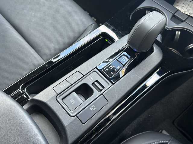 トヨタ プリウス Z 山形県 2024(令6)年 1.5万km プラチナホワイトパールマイカ 禁煙車/４WD/トヨタセーフティセンス/クルーズコントロール/ブラインドスポットモニター/レーンキープアシスト/横滑り防止装置/全方位カメラ/デジタルインナーミラー/前後コーナーセンサー/オートマチックハイビーム/純正ナビ/（Bluetooth/フルセグ/AM/FM/USB)/置くだけ充電/ステアリングスイッチ/ステアリングヒーター/レザーシート/D席パワーシート/前席シートヒーター・エアシート/スマートキー×２/ビルトインETC/純正フロアマット/電動格納ミラー/ドアバイザー/純正アルミホイール/LEDヘッドライト/フォグランプ